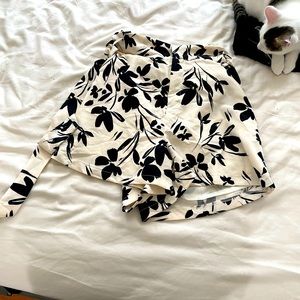 Blooming Sophistication Cream Floral Print Belted
Shorts LUSH from LULUs.